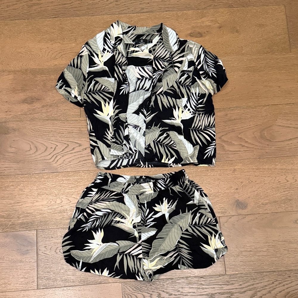 Volcom set - Tropical Black Two-Piece Top & Shorts